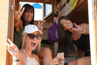 F1-Fans schätzen die komfortablen Betten in den Schitterhof-Chalets.